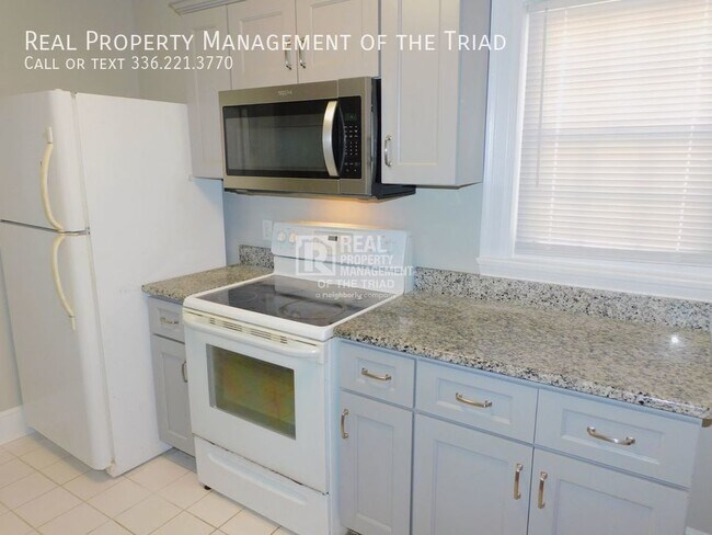 Photo - Mid-Town Greensboro 2 Bed / 1 Bath Duplex ... Unit B