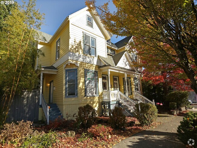 Building Photo - 1029 SE Franklin St Rental