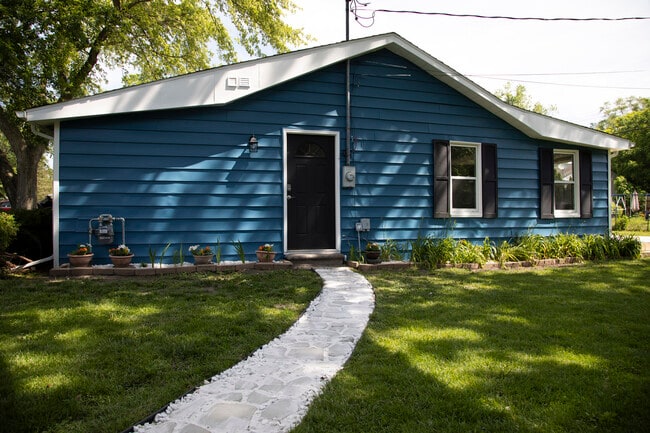 exterior - 9024 Garfield Dr House