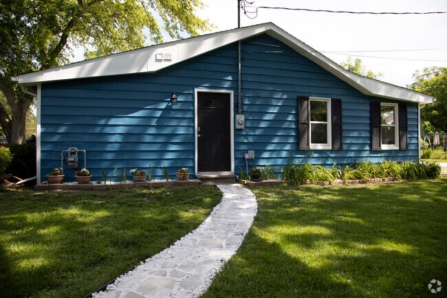 Building Photo - 9024 Garfield Dr Rental