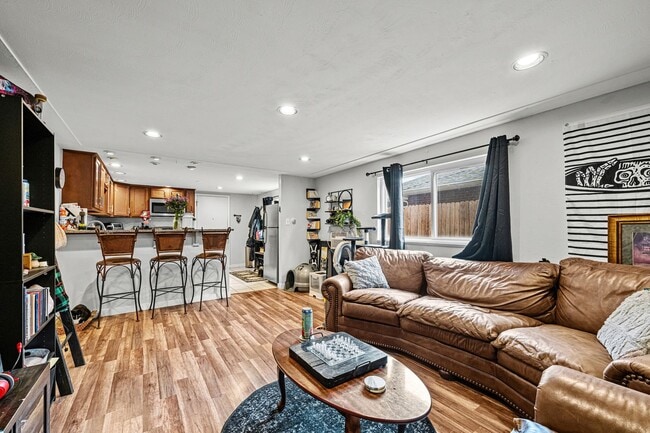 Building Photo - Gorgeous Two Bedroom in Sloan's Lake!