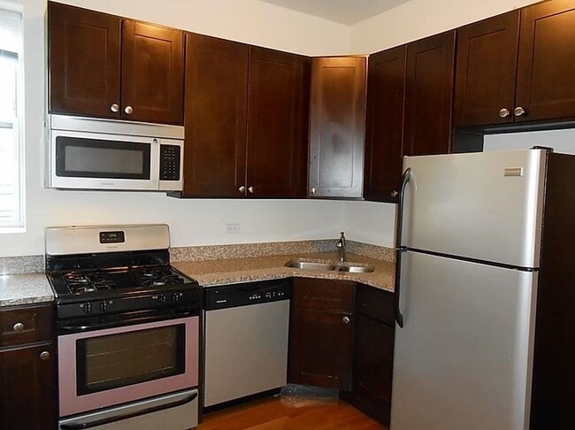 Photo - 850 W Fletcher St Unit 2R