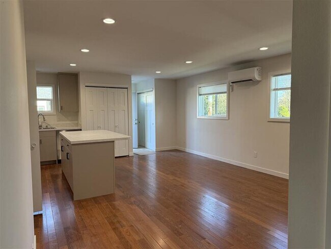 Photo - 118 S Harkness St Unidad B