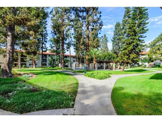 Building Photo - 10737 San Diego Mission Rd Unit 113 Rental