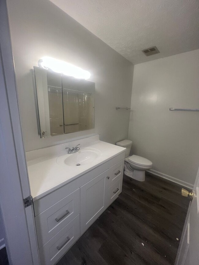 Photo - Newly renovated 2 bedroom on Barber St.!