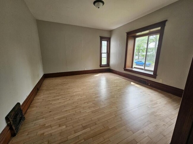 Photo - 206 N State St