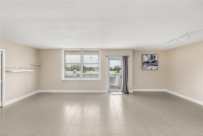 Photo - 9225 Collins Ave Unit 612