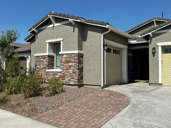 Photo - ALL UTILITIES INCLUDED CHANDLER CASITA W/ 1 CAR SEPERATE GARAGE ALMOST BRAND NEW