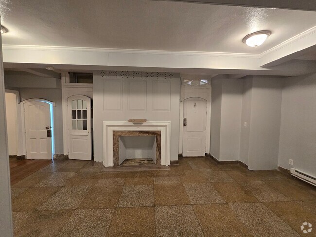 Building Photo - 809-811 W. Linden Street Unit Basement Rental