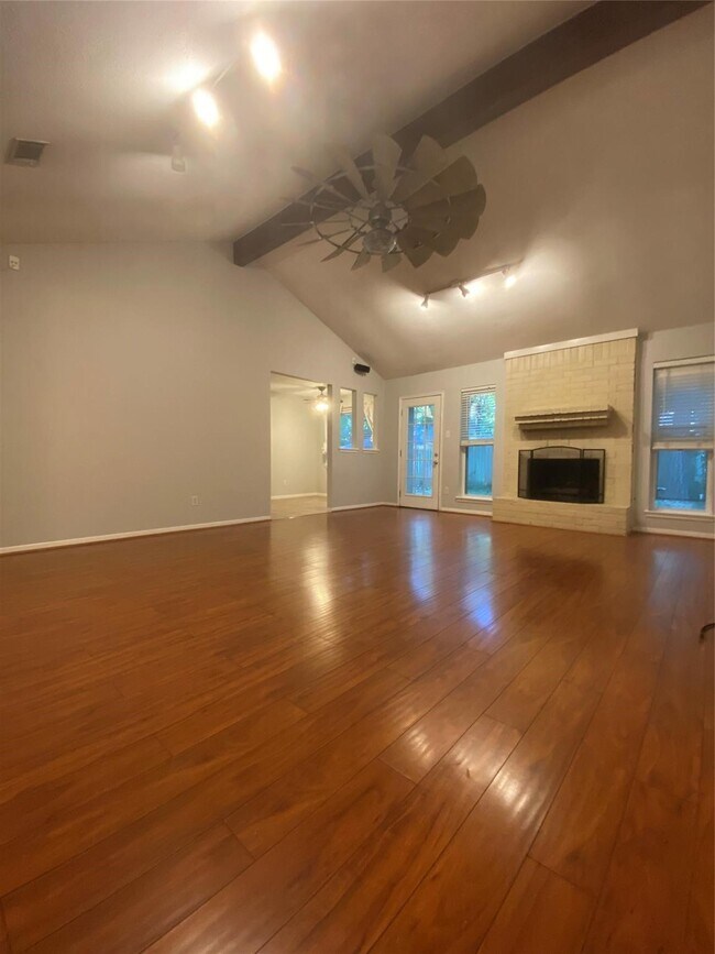 Photo - 9 N Deerfoot Cir