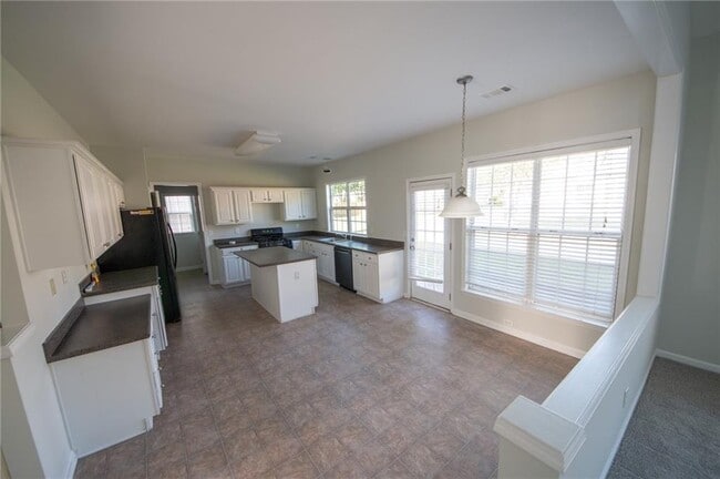 Photo - 8145 Lockslay Way