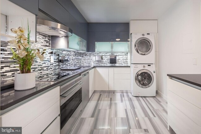 Photo - 5902 Mt Eagle Dr Unit 809