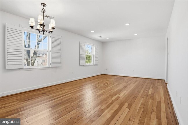 Building Photo - 1305 S Walter Reed Dr Unit 201