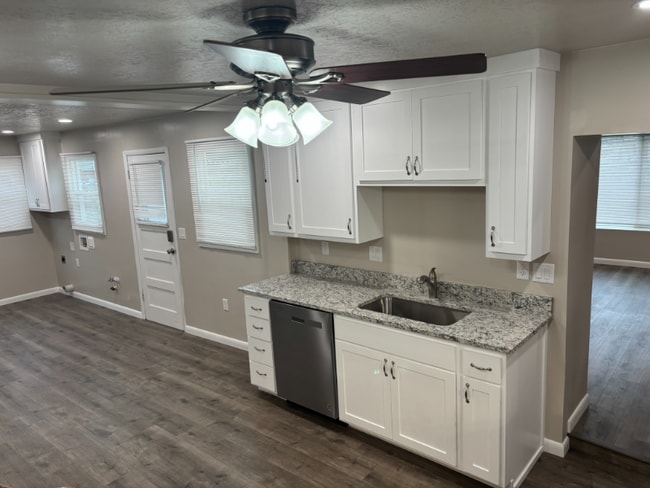 Photo - 390 Center St