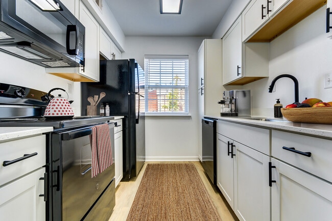 Plano de planta B5: 2 dormitorios x 2 baños, cocina - ReNew on Cantrell