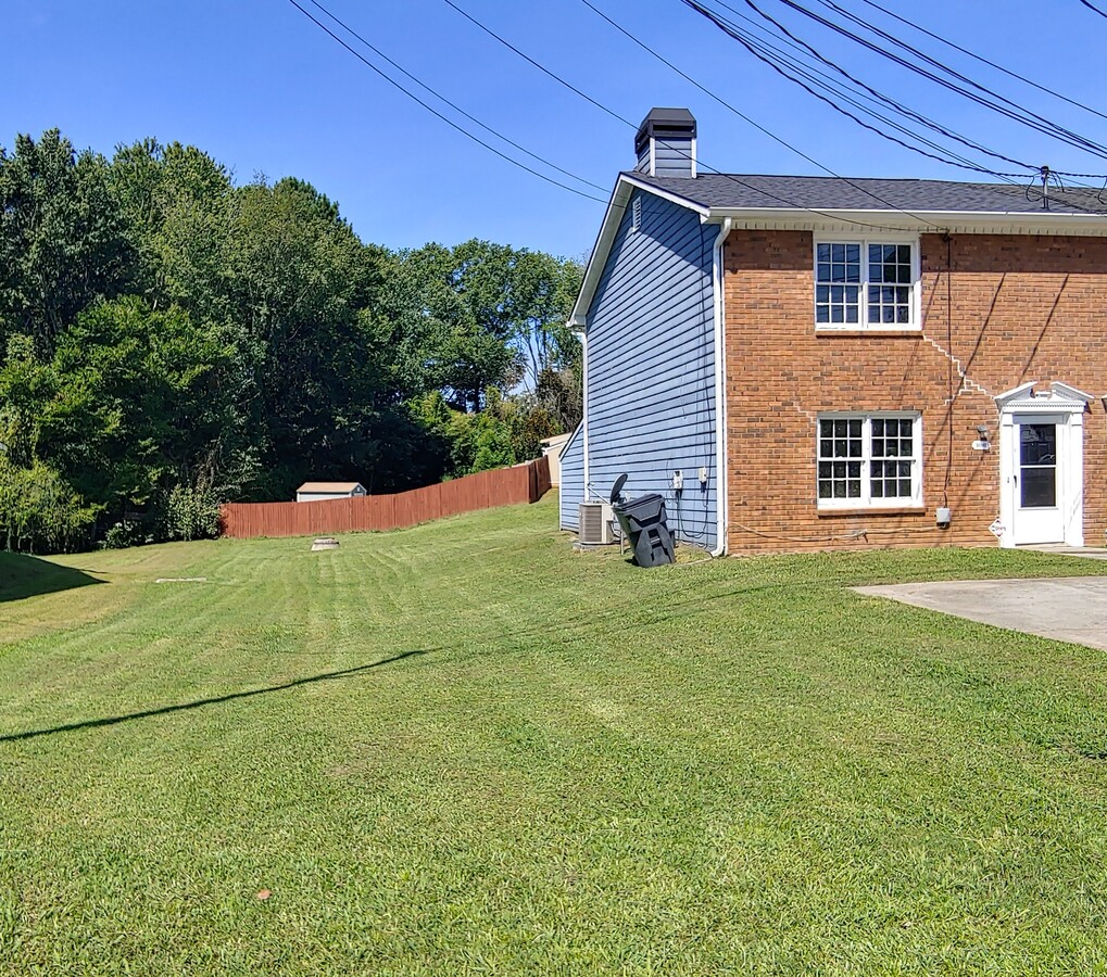 Photo - 1000 Jeanette Ln