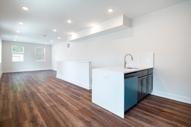 Photo - 212 Manheim St