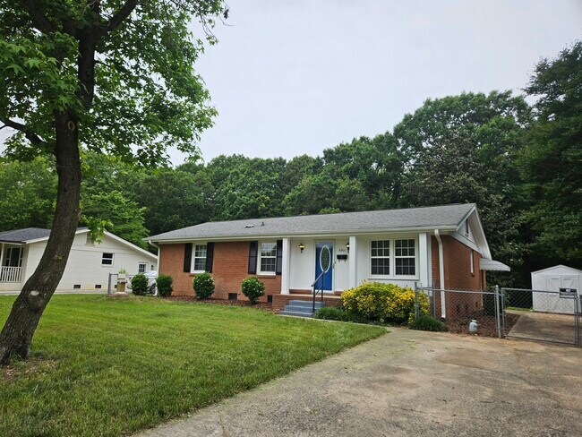 Photo - 6901 Cove Creek Dr