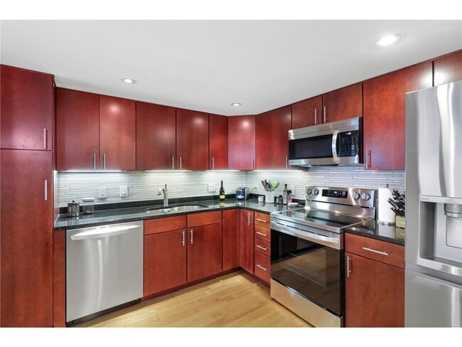 110 1st Ave NE Unidad F1602