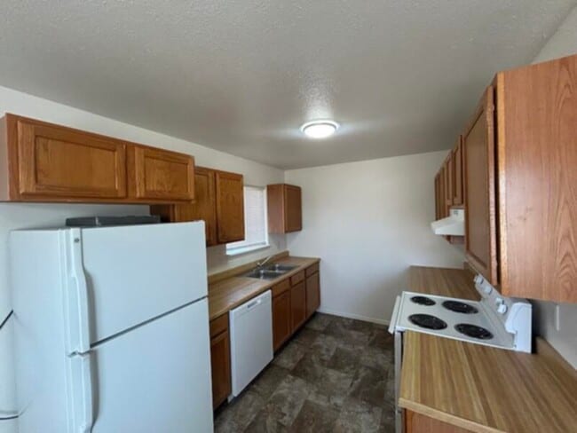 Photo - New Paint and Flooring Throughout!!