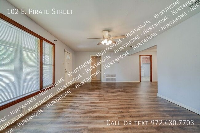 Photo - 102 E Pirate St