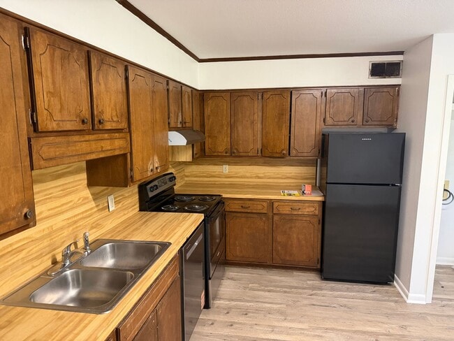 Photo - 2505 Simms St