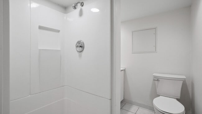 Photo - 6415 Howe St