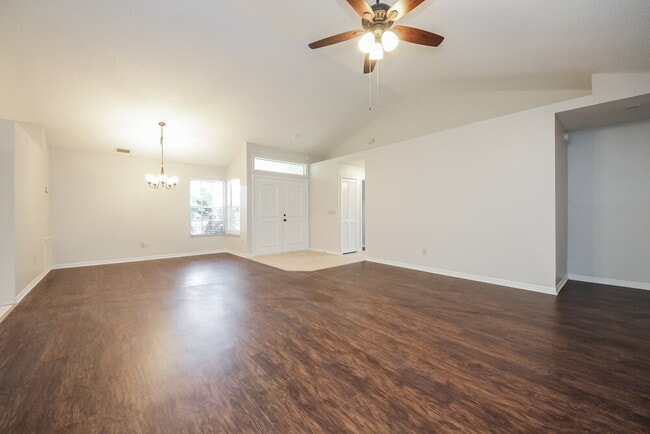 Photo - 711 White River Dr