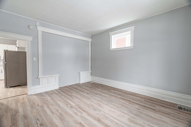 Photo - 32 Mackay Av Unit 1