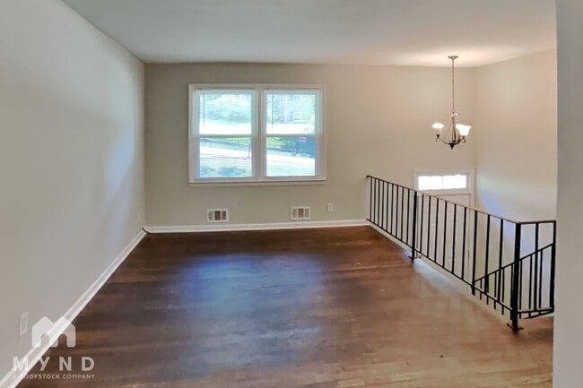 Photo - 2715 Carriage Ln