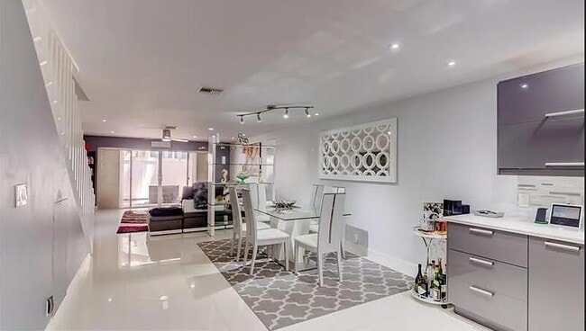 Photo - 1101 NE 6th St