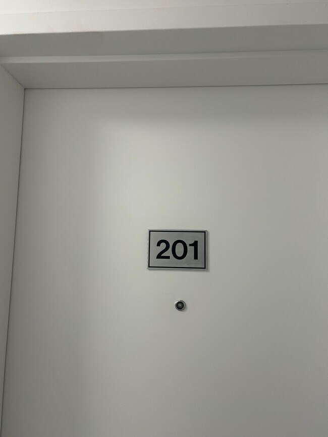 Building Photo - 630 Cummings Ave Unit 201