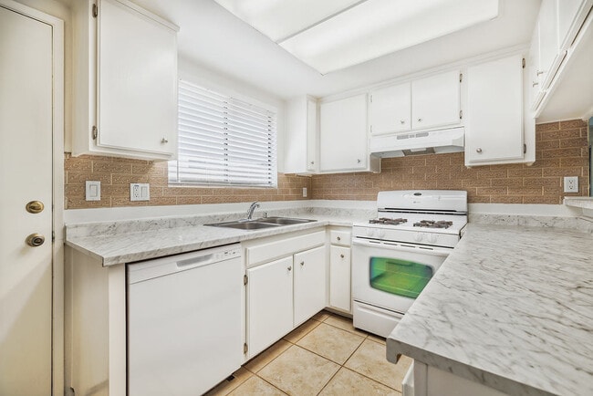 Photo - 34414 Laura Way