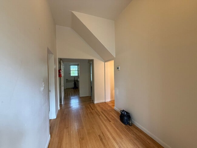 Building Photo - 5770 26th Ave NE Unit Apt 1