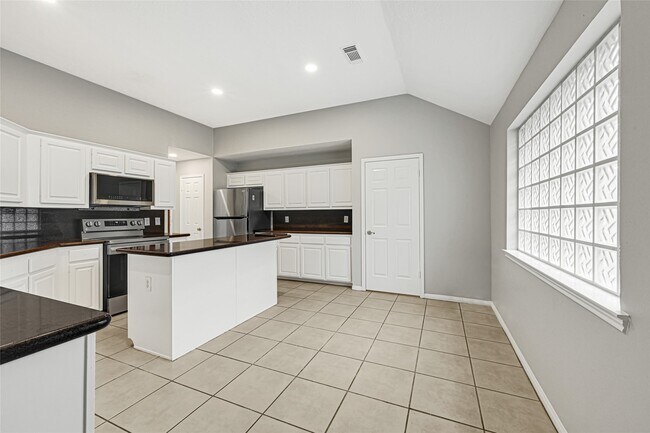 Photo - 10323 Emerald Pine Dr
