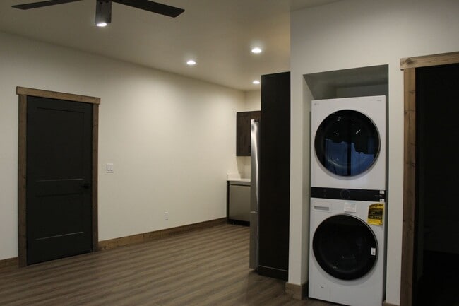 Photo - K573LI Unit ADU