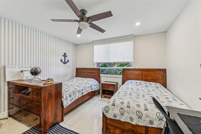 121 Crandon Blvd
