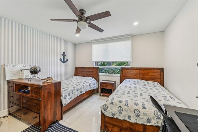Photo - 121 Crandon Blvd