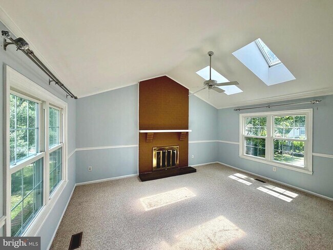 3141 Gershwin Ln