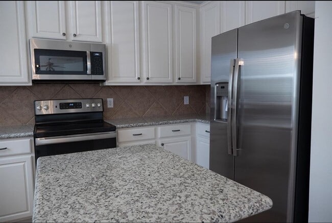 Photo - 102 N Queenscliff Cir