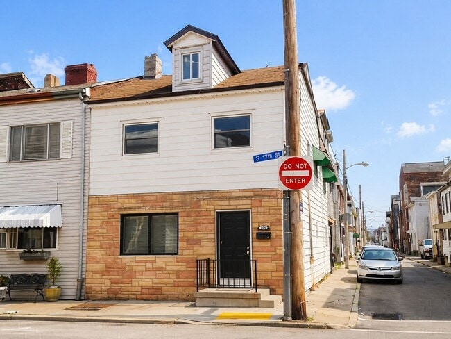 Building Photo - ***South Side Duplex Apartment For Rent * Pet Friendly * Walk to E. Carson St. * Available Now * ... Unit 1