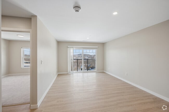 1BR, 1BA - 682SF - Living Room