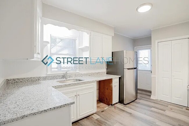 Photo - 2109 41st St