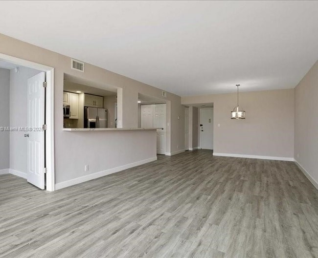 Photo - 800 Parkview Dr Unit 600S