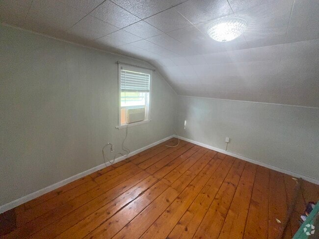 Building Photo - 203 Bedell Ave Unit 203 Bedell Apt B
