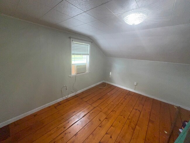 Building Photo - 203 Bedell Ave Unit 203 Bedell Apt B