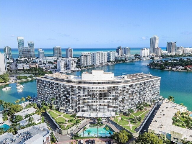 Building Photo - 900 Bay Dr Unit 1009 Rental