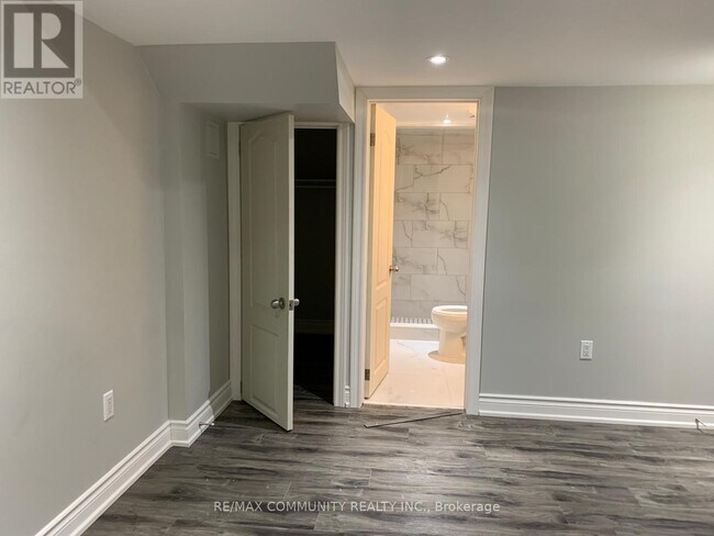 Photo - 1654 Irvine Scott St