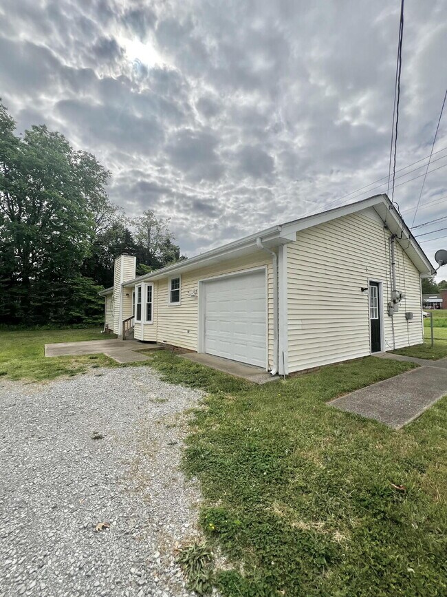 Photo - 2303 Stokes Rd