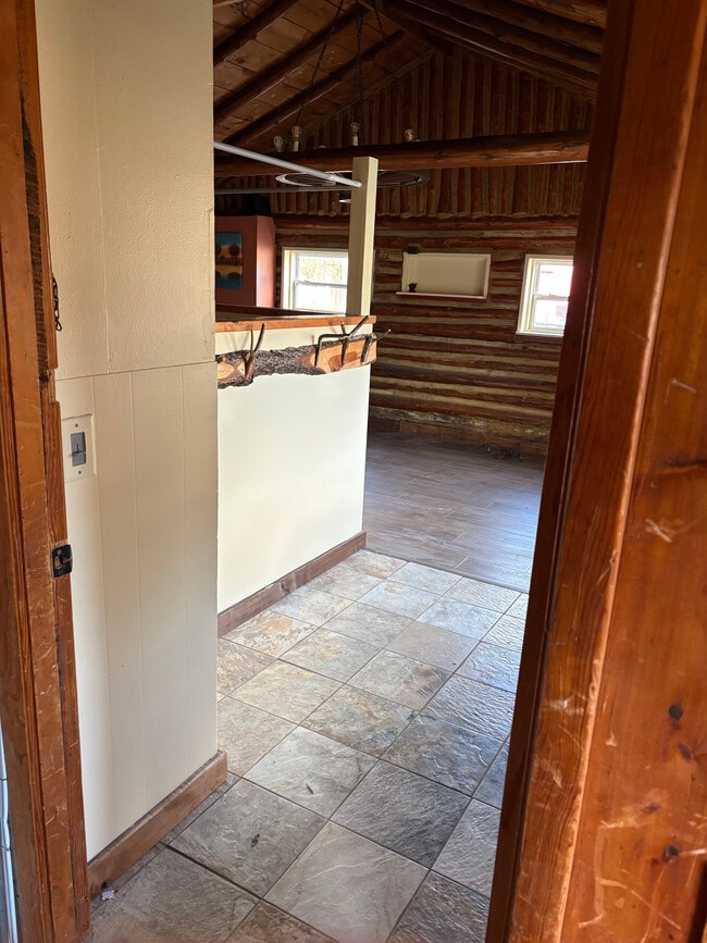 Building Photo - 3050 J Maddy Pky Unit #5 Travelers Lounge